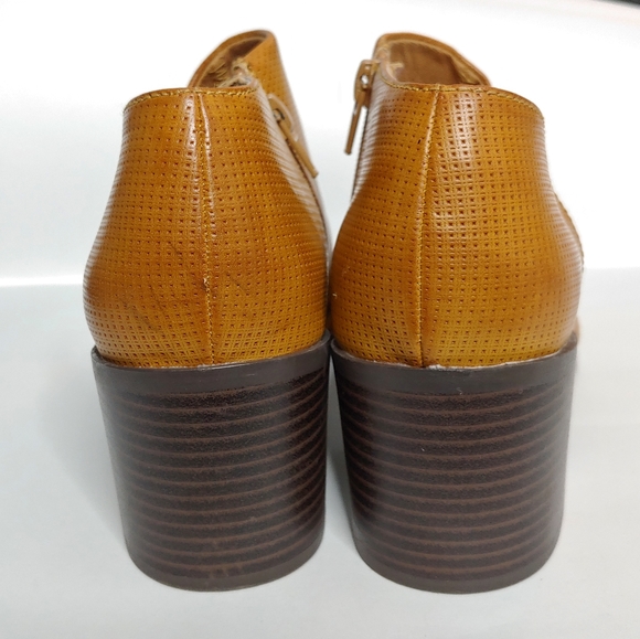 Dolce by Mojo Moxy Tan Orange Ankle Booties Size 8.5 - Picture 4 of 11